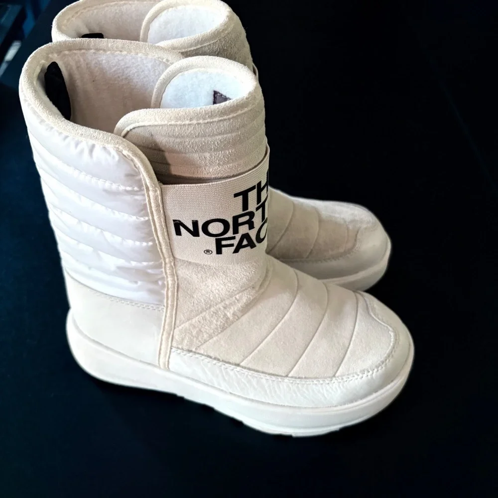 The North Face Ozone Park Winter Pull-On Boots white cream size 6 waterproof